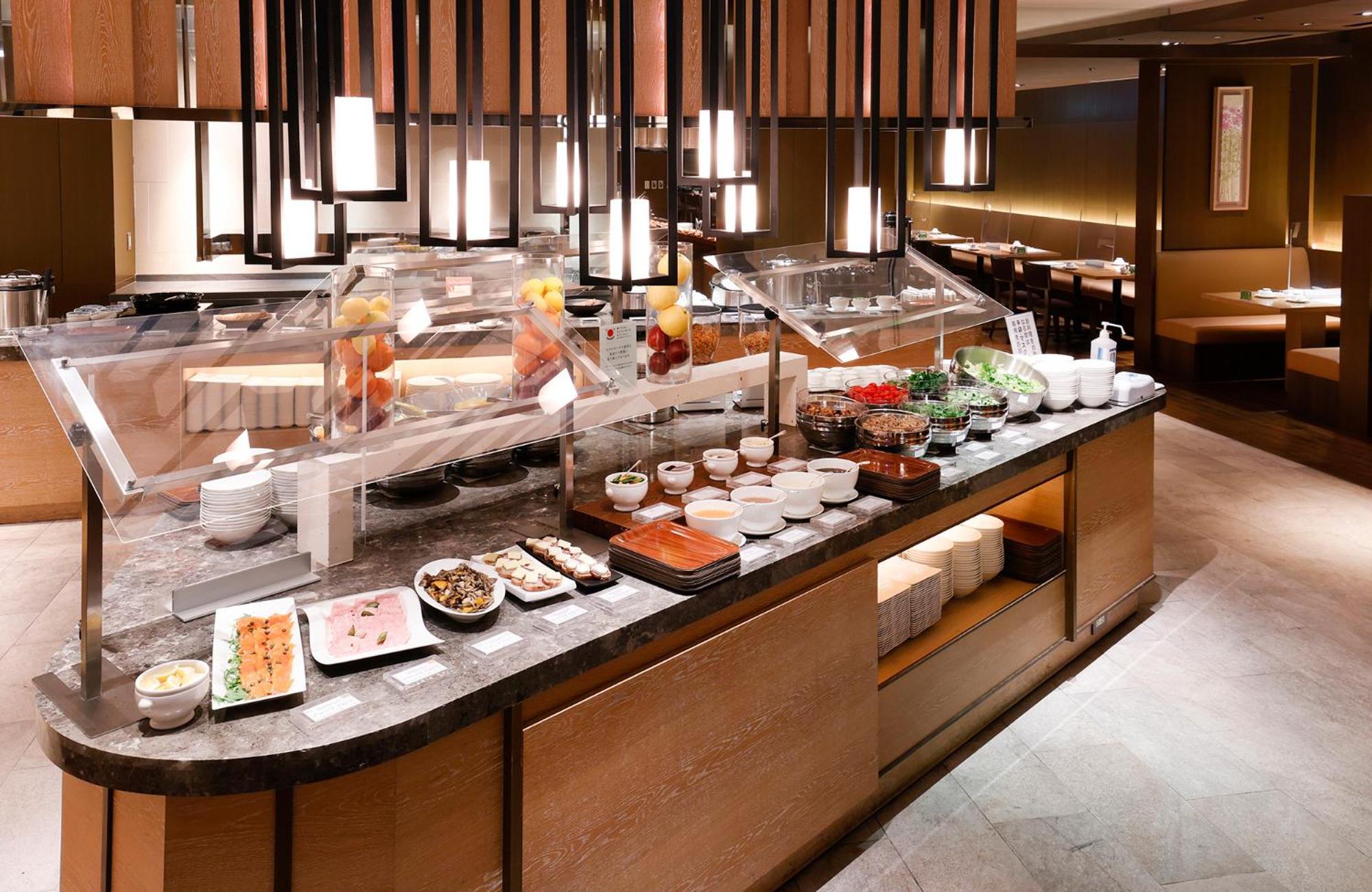 Hotel Okura Fukuoka Fukuoka  Ngoại thất bức ảnh A buffet at a hotel
