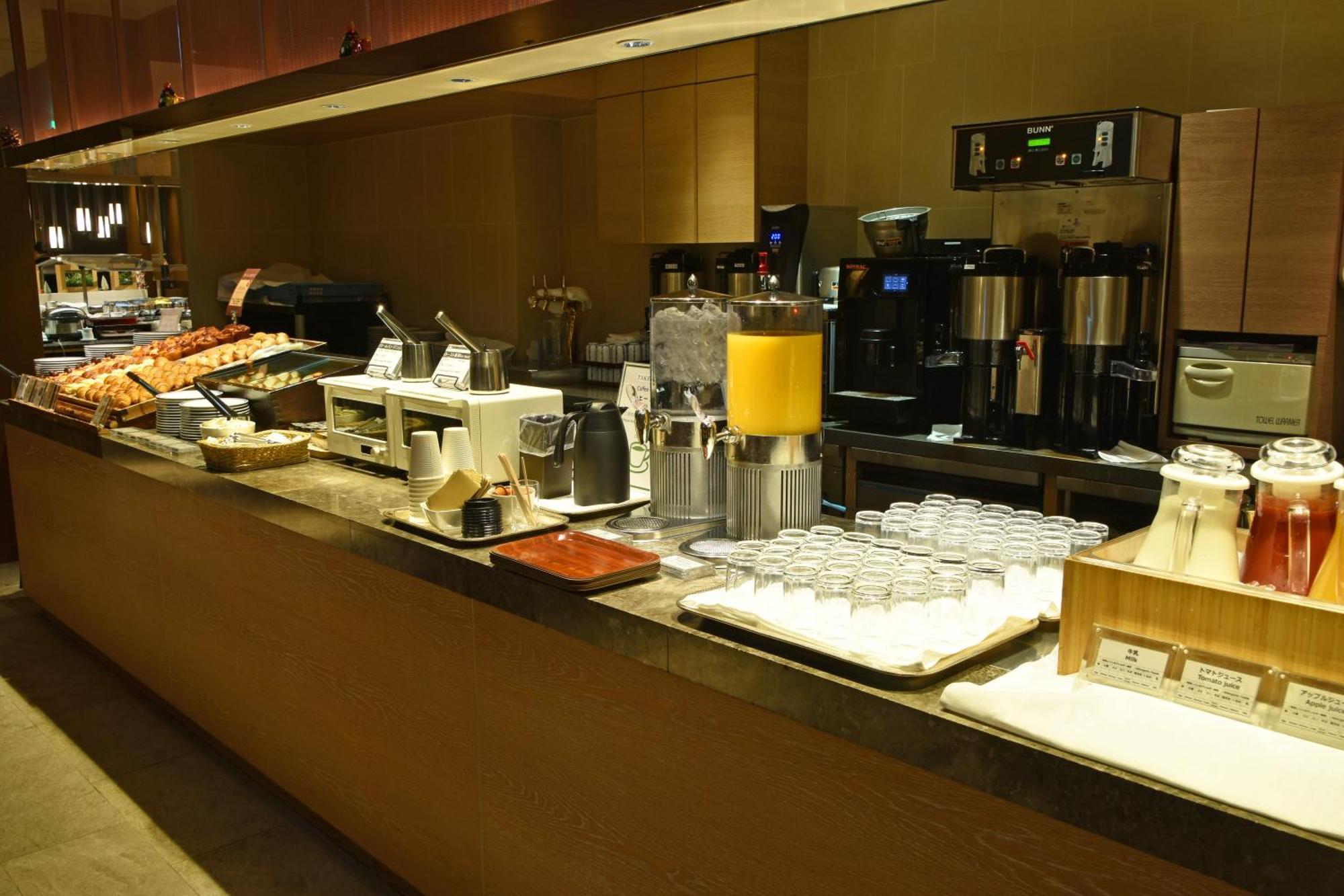 Hotel Okura Fukuoka Fukuoka  Ngoại thất bức ảnh A buffet at a hotel